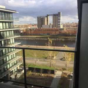 Studio meublé haut de gamme à Griffintown – Vue Canal Lachine & Centre-ville - Photo 2