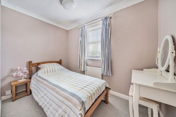 Amis Avenue, Addlestone, Surrey, KT15 - Photo 1