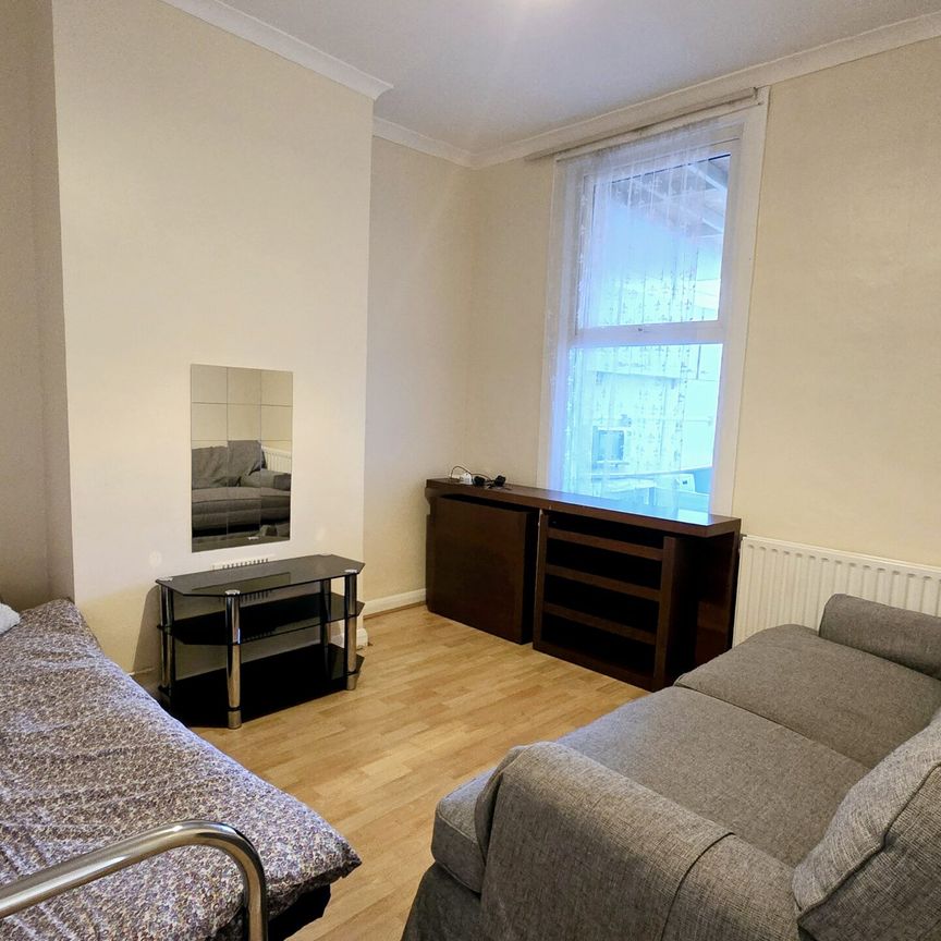 Maybury Street, Tooting - Photo 1