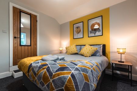 4 Bed Semi-Detached House, Burgess Road, SO16 - Photo 4