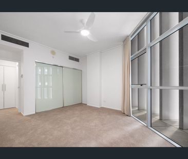 Spacious Inner-City Living with Resort-Style Facilities - Photo 4