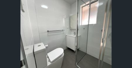 NEAT 2 BED 1 BATHROOM UNIT - Photo 4