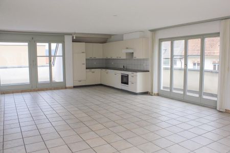 1 month's net rent offered - Unconventional 4.5-room duplex with over 200 m2 - Photo 3