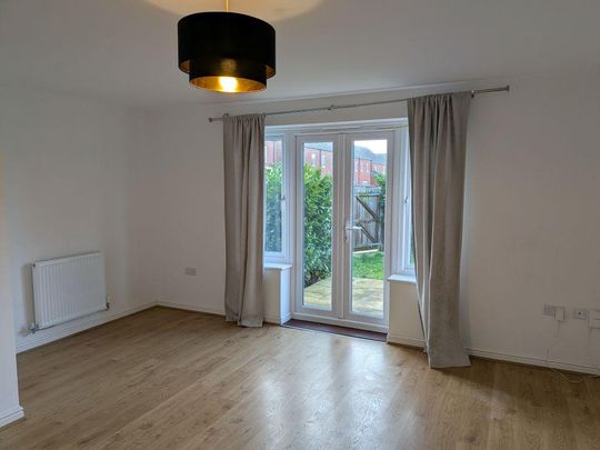 3 bedroom semi-detached house to rent - Photo 1