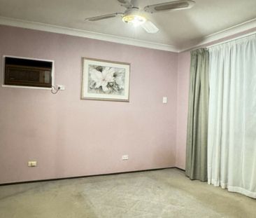 Fresh, Bright & Spacious � Perfect Family Living in Doonside! - Photo 4