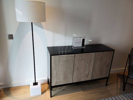 Holmby House, 2 Prospect Way, London, SW11 - Photo 3