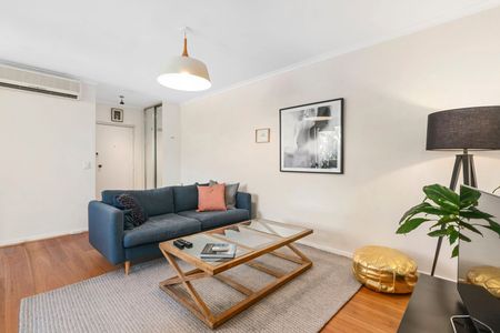 Stylish 2-Bedroom Apartment in the Heart of St Kilda - Photo 5