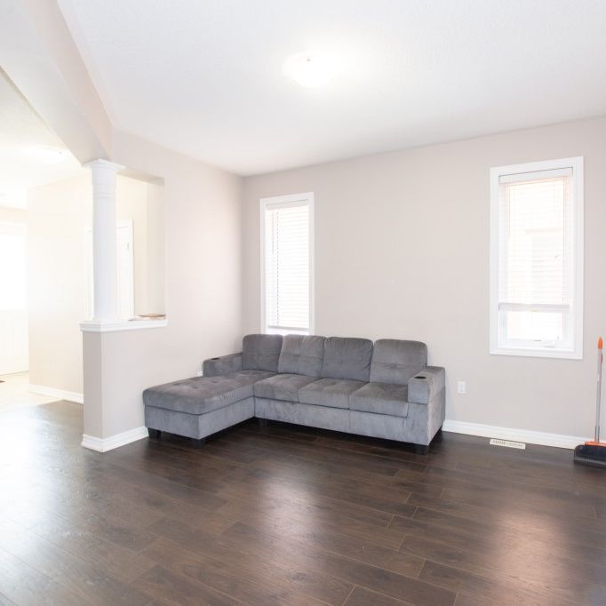 ** ALL INCLUSIVE ** Room For Rent in a Stunning House!! - Photo 1