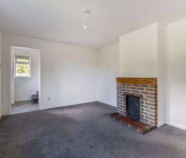 Newly refurbished three-bedroom home situated in gated, private Est... - Photo 2