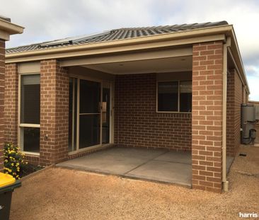 LARGE FOUR BEDROOM HOUSE - NOT TO BE MISSED!!! ** Open For Inspecti... - Photo 4