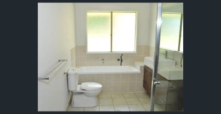 Stylish Contemporary Unit in Prime Location - Photo 4