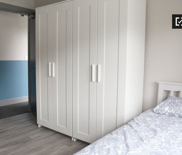 Room in 7-bedroom apartment for rent in Whitehall, Dublin. - Photo 6