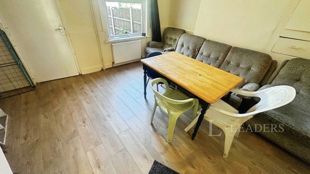 4 bedroom house to rent Crawley Road, LU1 - Photo 1