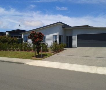 Aotea Spacious 4 Bedroom House - Pets negotiable - Photo 2