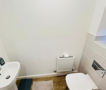 4 bedroom semi-detached house to rent - Photo 4