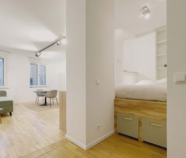 A beautiful, newly renovated 2 rooms apartment, 30 seconds away fro... - Foto 1