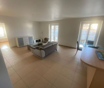 For rent Superb 2.5 room apartment with balcony in the heart of the... - Photo 1