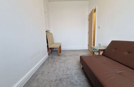 Flat 3, Preston New Road, Blackburn, Lancs, BB2 6BH - Photo 3
