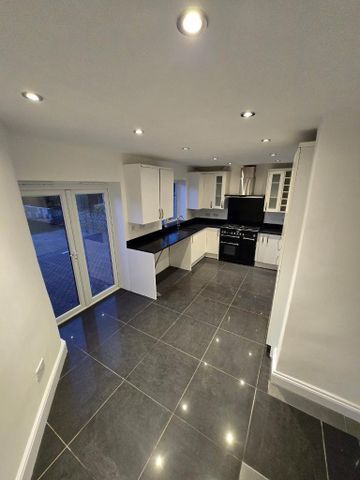 3 bedroom detached house to rent - Photo 5