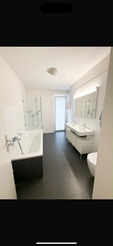 Charmante 3.5-Zimmer-Altbauwohnung mit Balkon in Basel - Photo 3