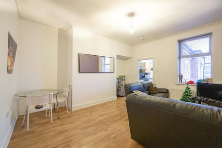 3 bed flat to rent in Second Avenue, Heaton, NE6 - Photo 2