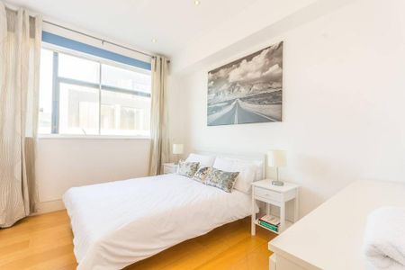 3 bedroom flat to rent - Photo 4
