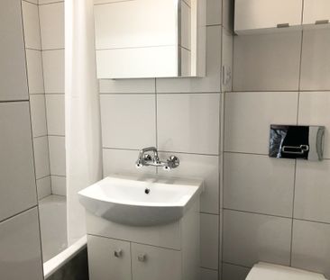 KAWALERKA W BARDZO DOBREJ LOKALIZACJI - Zdjęcie 2