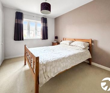 2 bedroom coach house to rent - Photo 2