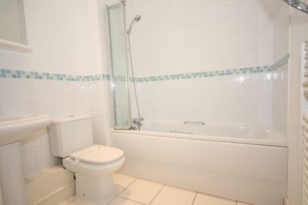 Heathside Road, Woking - Photo 2