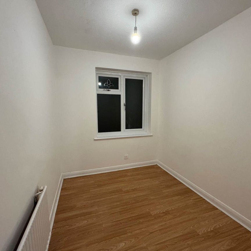 Guide Price £2,350 pcm - Available Now - Part Furnished - Photo 1