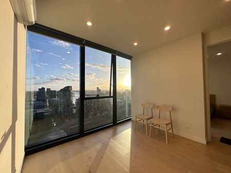 Charming 2 Bedroom Apartment with Modern Amenities at 138 Spencer St - Photo 2