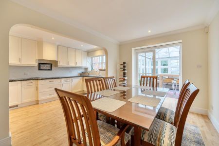 5 bedroom townhouse to rent - Photo 3