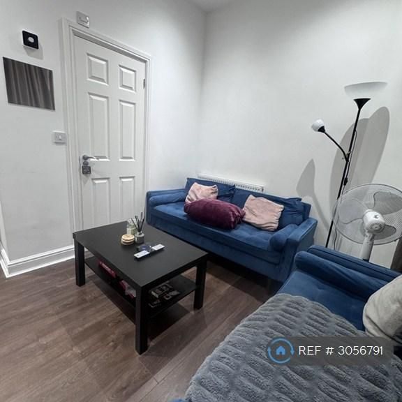 6 bedroom detached house to rent - Photo 1
