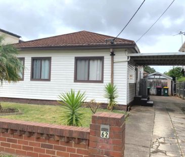 Low-maintenance family living - Photo 3