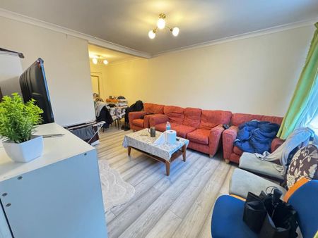 3 bedroom semi-detached house to rent - Photo 4