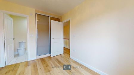 3 bedroom terraced house to rent - Photo 3