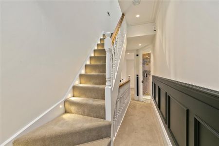 4 bedroom end of terrace house to rent - Photo 3
