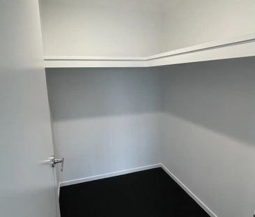 Modern 4 bedroom home in quiet location - Photo 4