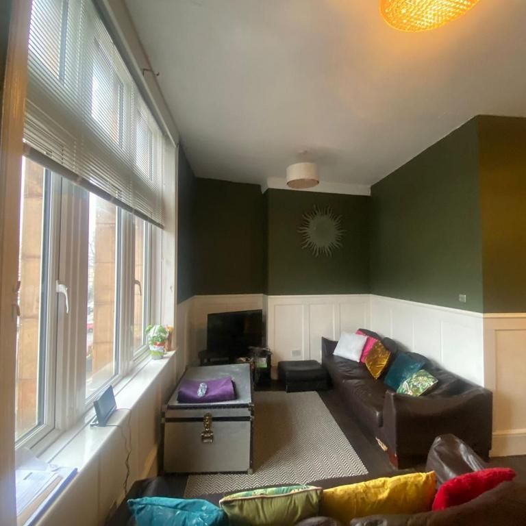 5 bedroom semi-detached house to rent - Photo 1