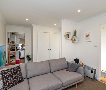 Renovated one bedroom unit on first floor of small block - Photo 6