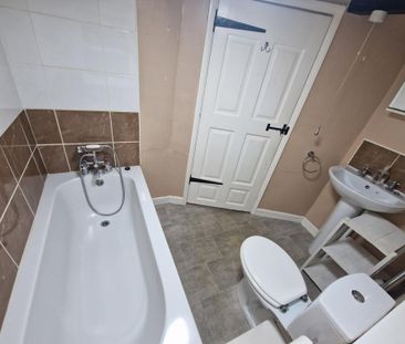 2 bedroom semi-detached house to rent - Photo 4