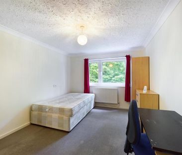 4 bedroom flat to rent - Photo 5