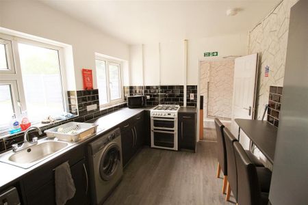 1 bedroom in a house share to rent - Photo 5