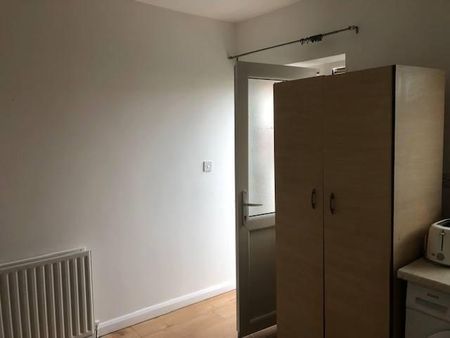 Studio to rent - Photo 5