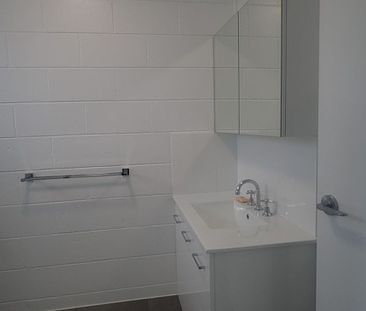 RENOVATED UNIT IN NORTH MACKAY - Photo 2