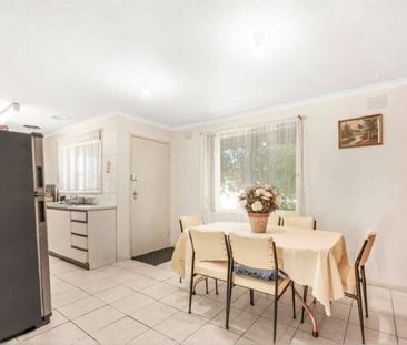 Ideal Family Home!! - Photo 4