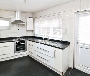 Carlton Road, Gidea Park, Essex, RM2 - Photo 6