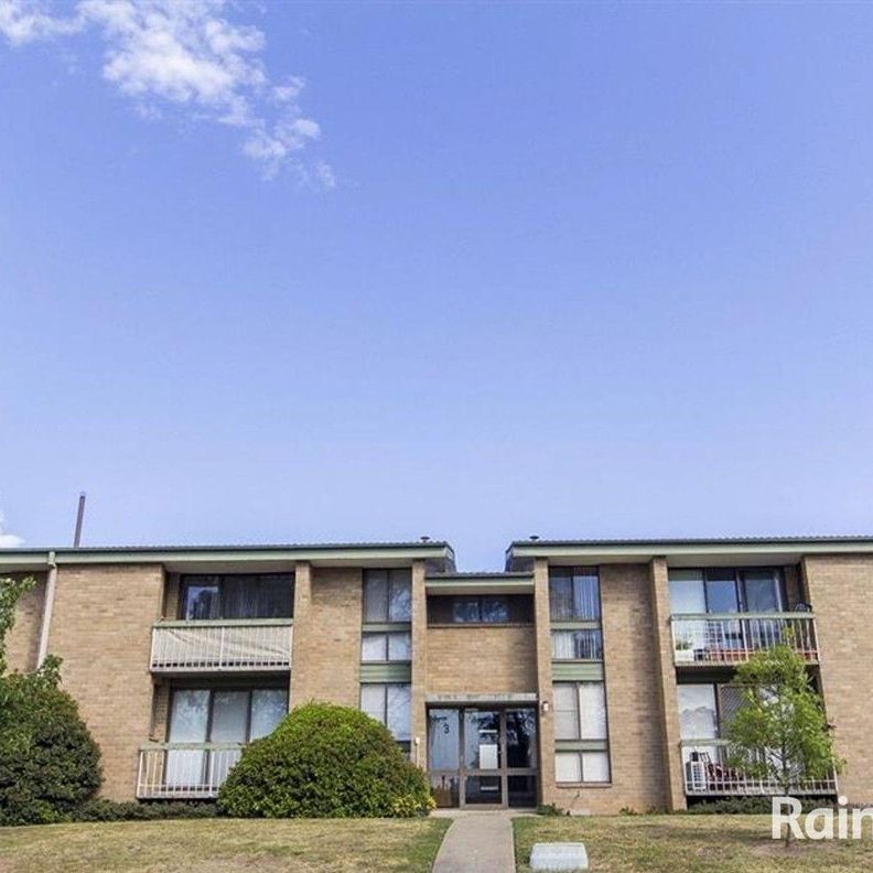 Well Maintained 1 Bedroom Apartment - Photo 1