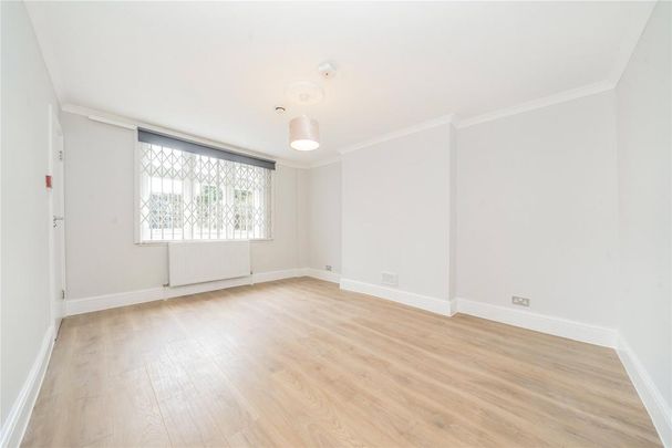 3 bedroom flat to rent - Photo 1