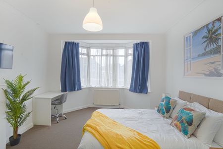 Western Avenue Room 2 - Photo 2